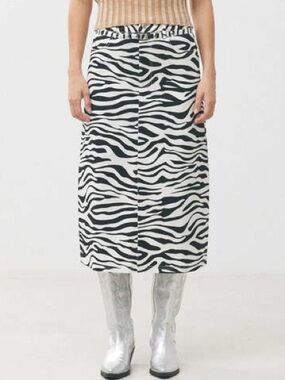 Zebra-Pattern Midi Skirt - Black and White